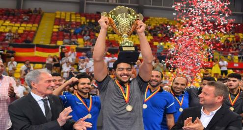 رحلة الحصول على كأس العالم.. كيف حقق "صغار اليد" ما أخفق فيه كِبار كرة القدم؟